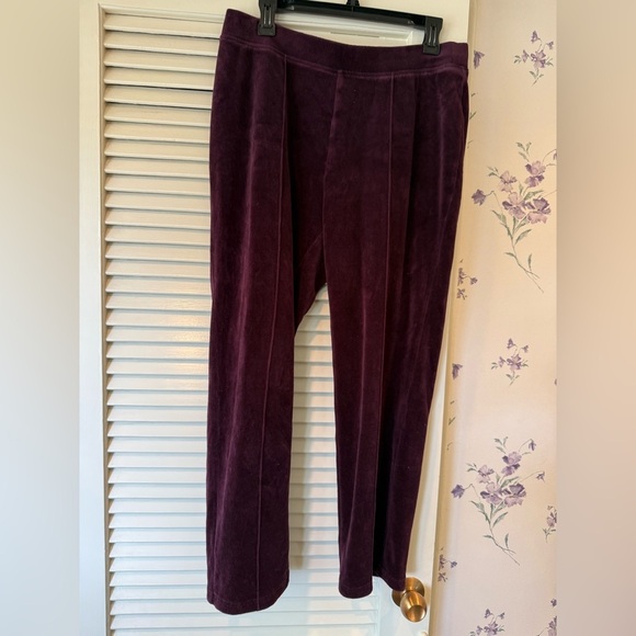 Zenergy by Chico’s Plum Velour Pull On Pintuck Pants in Size 1 (Medium) - Picture 1 of 6